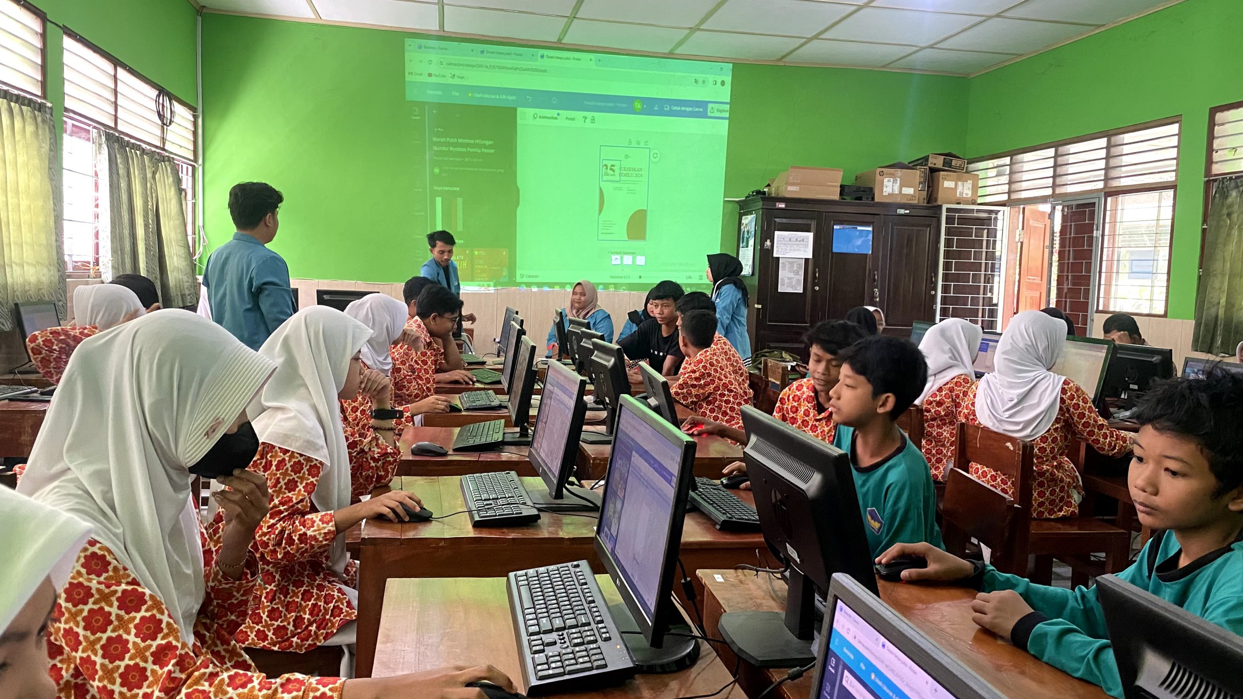 Kegiatan KKN Tematik Universitas Alma Ata tahun 2024 mengenai Pelatihan Dasar Desain Grafis di SMP N 3 Pajangan, Krebet – Sendangsari