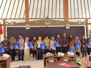Dua Bulan Mengabdi, Mahasiswa KKN UAA Berikan Edukasi Stunting dan Literasi Digital di Trimurti