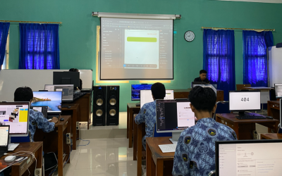 Mahasiswa Sistem Informasi Universitas Alma Ata Berbagi Ilmu UI/UX Design di SMAN 7 Yogyakarta